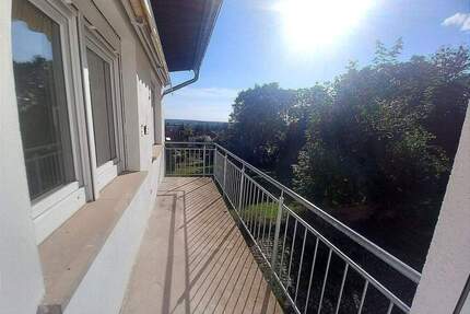 RESERVIERT*Auf 2026! Ihre kurzfristig beziehbare Eigentumswohnung mit Balkon, Garten & Doppelgarage und tollem Ausblick* - Waltershausen