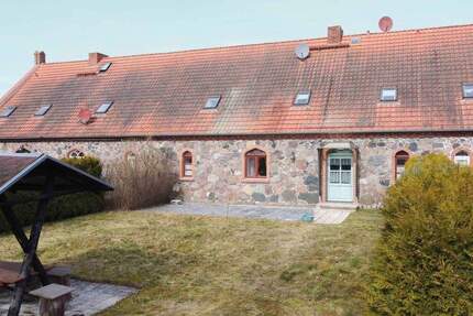 Zeitloses Wohnen im charmanten Feldstein-Ambiente in Vollrathsruhe-Hallalit