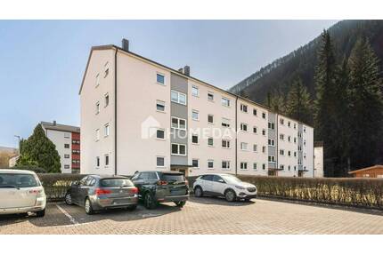 Helle 4-Zimmer-Etagenwohnung mit Balkon & Garage in gepflegtem Mehrfamilienhaus - Bad Urach