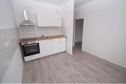 4-Zimmer-Wohnung mit BALKON, Bad mit Dusche, frisch saniert - Magdeburg Altstadt