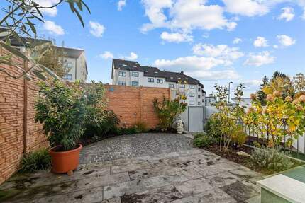 Traumhaft und kernsaniert in Bestlage - Reihenmittelhaus mit Terrasse in 79541 Lörrach - Lörrach / Brombach