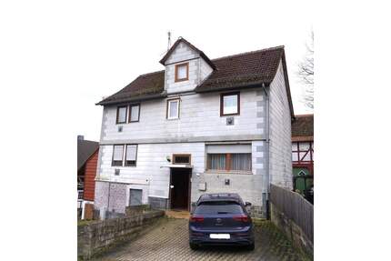 *** Preisreduzierung! - Einfamilienhaus mit Wiese und Stallung in Edertal OT zu verkaufen ***