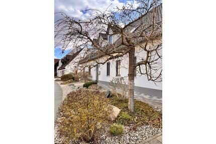 Großzügiges Einfamilienhaus mit 1.916 m² Grundstück, Doppelgarage - Neuhaus an der Pegnitz