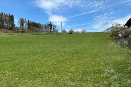 Mit großzügigem Baurecht! - 449.000,00&nbsp;EUR Kaufpreis, ca.&nbsp; 0,00&nbsp;m&sup2; in Bad Endorf (PLZ: 83093) Mauerkirchen