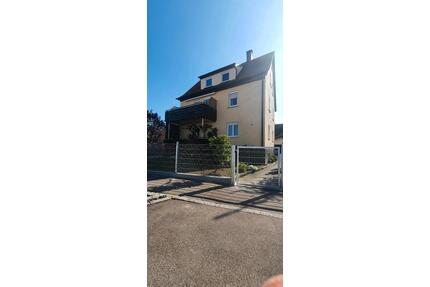 3-Zimmer Wohnung mit Grundstück, Garage und Balkon - Salach