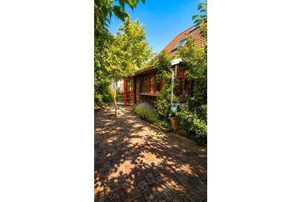 Charmantes, voll möbliertes Bauernhaus mitten im Grünen - Schönefeld