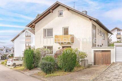 Mehrgenerationen leicht gemacht: Zweifamilienhaus mit zwei Garagen in beliebter Wohnlage - Waldbronn / Reichenbach