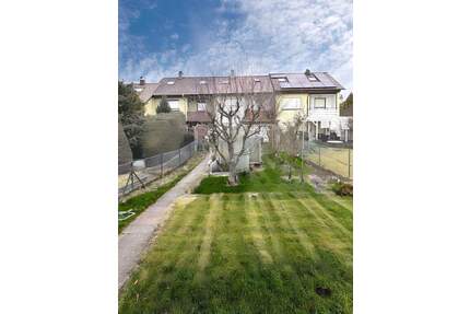 Reihenmittelhaus mit Ausbaupotenzial, Garage und Stellplatz - Böblingen