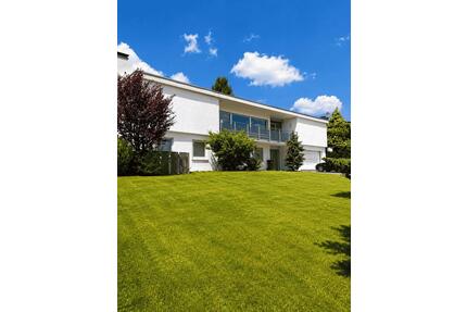 Einmaliger Designer-Bungalow mit eingewachsenem Garten – Bestlage - Gladenbach