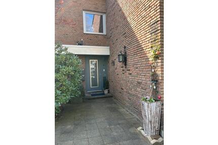 Perle - Mietwohnung 120qm 4 Zi Balkon 1.OG in Zweifamilienhaus - Krefeld Fischeln