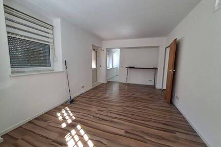 **2 Zimmer Altbauwohnung am Rande der Fußgängerzone! Ausschließlich für den Einpersonenhaushalt!** - Bonn Zentrum