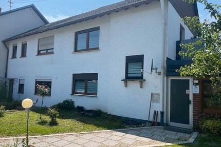 zu vermieten 2-3 Zimmer , EBK und Bad - Saarbrücken Bübingen