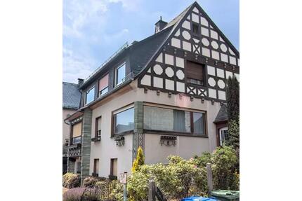 Charmantes Zweifamilienhaus - 190.000,00&nbsp;EUR Kaufpreis, ca.&nbsp; 200,00&nbsp;m&sup2; in Bestwig (PLZ: 59909)