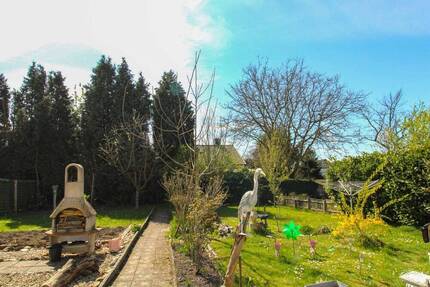 Zweifamilienhaus mit großzügigem Außenbereich und Garage in Alsdorf-Mariadorf