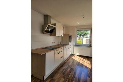 Renovierte 2-Zimmer-Wohnung mit kompletter EBK & Garten - Oberlungwitz