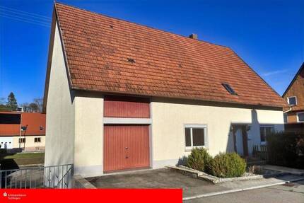 Großes Wohnhaus mit Garagen und Werkstatt in Böttingen