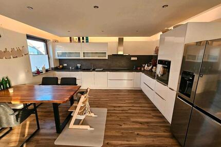 Moderne und helle 4-Zimmer Wohnung mit Balkon in zentraler Lage - Andernach