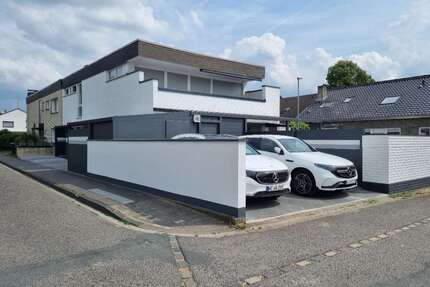 Haus zum Kaufen in Kaarst 1.090.000,00 € 285 m²