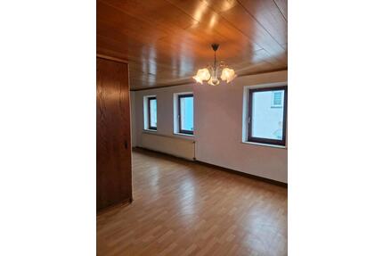 Großzügige 2,5-Zi-Wohnung (78m?) mitten im Zentrum von Selb
