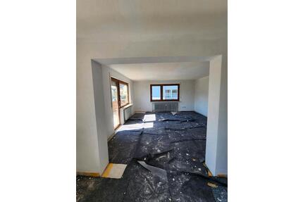 ERSTBEZUG NACH RENOVİERUNG - 1.100,00&nbsp;EUR Kaltmiete, ca.&nbsp; 105,00&nbsp;m&sup2; in Zaberfeld (PLZ: 74374)