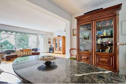 Haus zum Mieten in Düsseldorf 2.930,00 € 189 m²