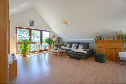 Lichtdurchflutete 2-Zimmer-Dachgeschosswohnung mit Dachterrasse und modernisiertem Bad in Wendelstein