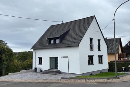 Einfamilienhaus mit Garage in Wemmetsweiler - Merchweiler