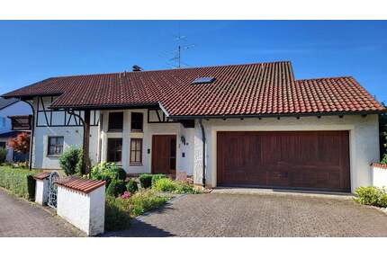 Wohntraum mit Panorama: Großzügiges Ein- bis Zweifamilienhaus in Dornstetten