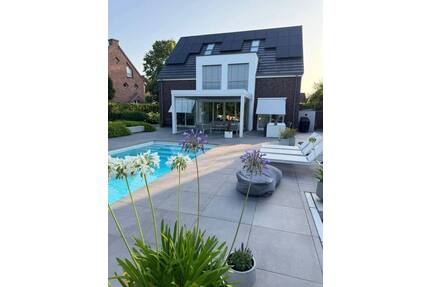Außergewöhnliches Einfamilienhaus auf Erbpachtgrundstück mit Pool und Saunahaus in Münster-Gievenbeck