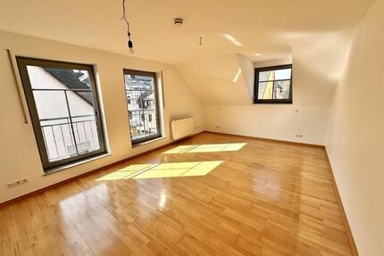 Sehr gepflegte Dachgeschosswohnung in Schweich mit Balkon, Einbauküche u. Stellplatz