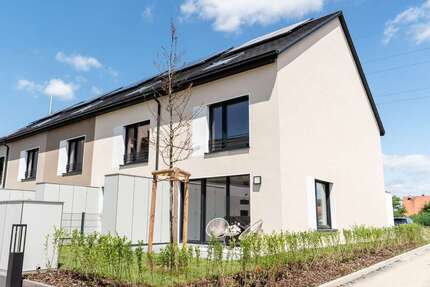 Haus zum Mieten in Nürnberg 2.370,00 € 145 m²