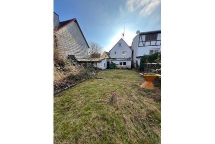 Wohnhaus mit großem Garten. - 150.000,00&nbsp;EUR Kaufpreis, ca.&nbsp; 115,00&nbsp;m&sup2; in Staufenberg (PLZ: 35460)