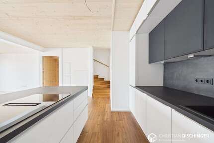 Haus zum Mieten in Neutraubling 1.665,09 € 123.34 m²