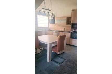 Helle 4 ZKB Oberwohnung + hochwertige Küche + Balkon + Stellplatz - Friesoythe