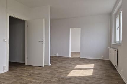 Familienwohnung mit Aufzug | in Renovierung | verkehrsgünstig - Halle (Saale) Halle-Neustadt