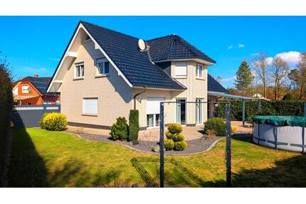 220 m² Einfamilienhaus mit Garten & 2 Garagen – sofort frei - Bramsche