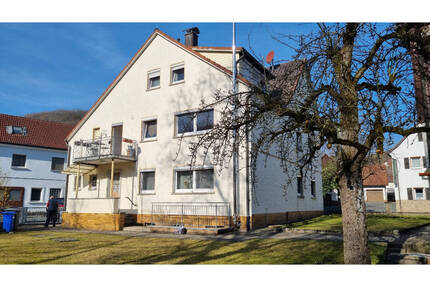 3-Familienhaus mit Scheune Zentrale Lage – Diverse Nutzungsmöglichkeiten WF ca. 495 qm, zusätzliche NF ca. 99 qm, Scheune ca. 180 qm Nutzfläche mit Ga - Kasendorf