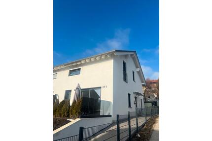 DHH IN BURGKIRCHEN A. D. ALZ ZU VERMIETEN - Burgkirchen an der Alz