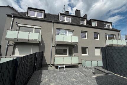 Kernsanierte 2,5 Zimmer DG-Wohnung in Duisburg Meiderich