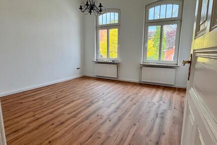 Charmante 3–4 Zimmer Altbauwohnung mit Balkon - Emden Tholenswehr