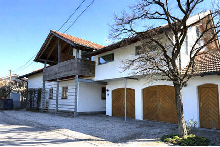 Oberhausen: moderne und helle Dachgeschoss-Wohnung mit Balkon