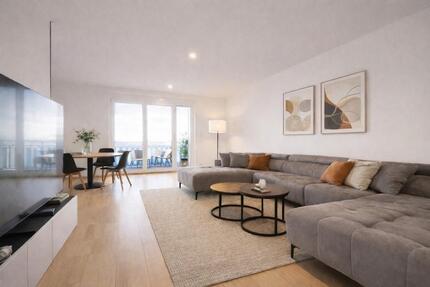 *Reserviert*, zentral in Germering, moderne 3 Zi Whg, ca. 112 m², EBK, großer Balkon, Keller, TG Stellplatz*