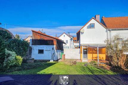 aus mit Charakter & Nebengebäude - viel Potenzial für kreative Käufer - Frankfurt am Main Nieder-Eschbach