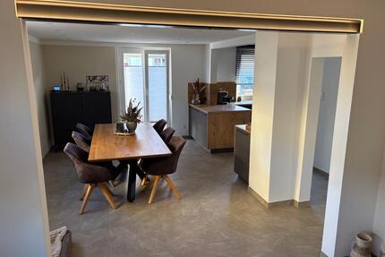 Einfamilienhaus mit PV-Anlage, neuem Wohnbereich und Garten - Gochsheim