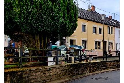 EHEMALIGES WOHN- UND GESCHÄFTSHAUS - Herforst