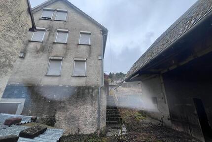 Altes Haus mit Scheune und Stallung zu verkaufen - Schöntal