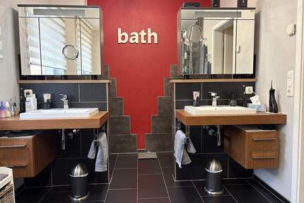 Ihr neues Traumhaus mit Terrasse, Balkon und Garage - Reutlingen Südstadt