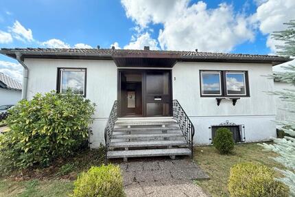 Freistehender Bungalow in Top-Randlage - unverbaubarer Weitblick - Weiskirchen