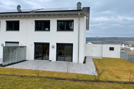 5-Zimmer-Wohnung mit Terrasse, EBK und Doppelgarage - Langenenslingen