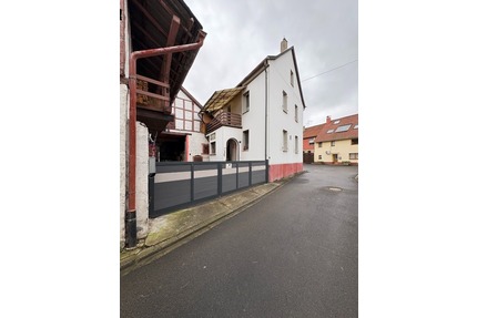 Klein, fein & nachhaltig – Gemütliches Einfamilienhaus mit Photovoltaik in Staudernheim